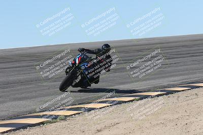 media/Oct-13-2025-Moto Forza (Mon) [[a66d839500]]/4-C Group/Session 2 (Bowl)/